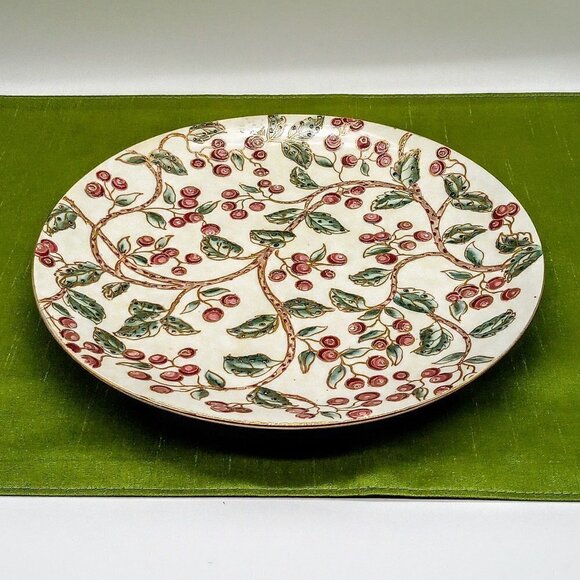 Vintage Toyo Hand-Painted Green Leaf Vines Red Berries Gold Trim Plate - Picture 1 of 5